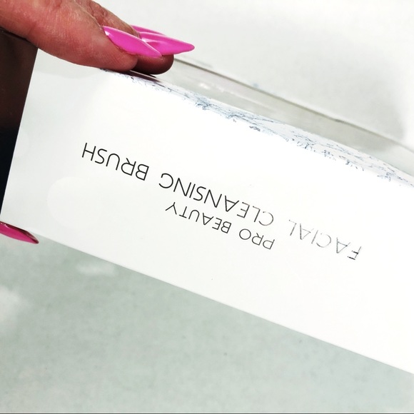 🆕 PRO BEAUTY | FACIAL BRUSH + (4) ATTACHMENTS - Picture 9 of 12